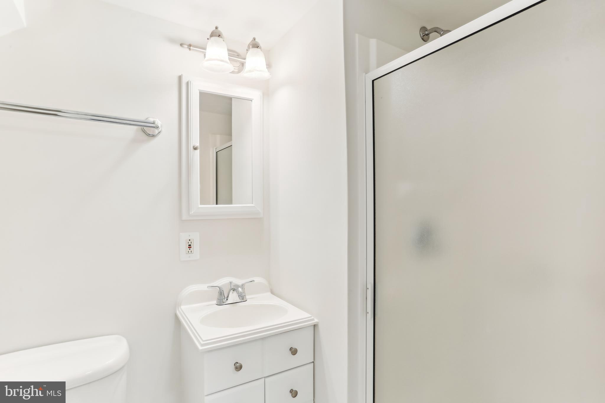 33 Timber Rock Road Gaithersburg, MD 20878 - Photo 40 of 43 Third full bath