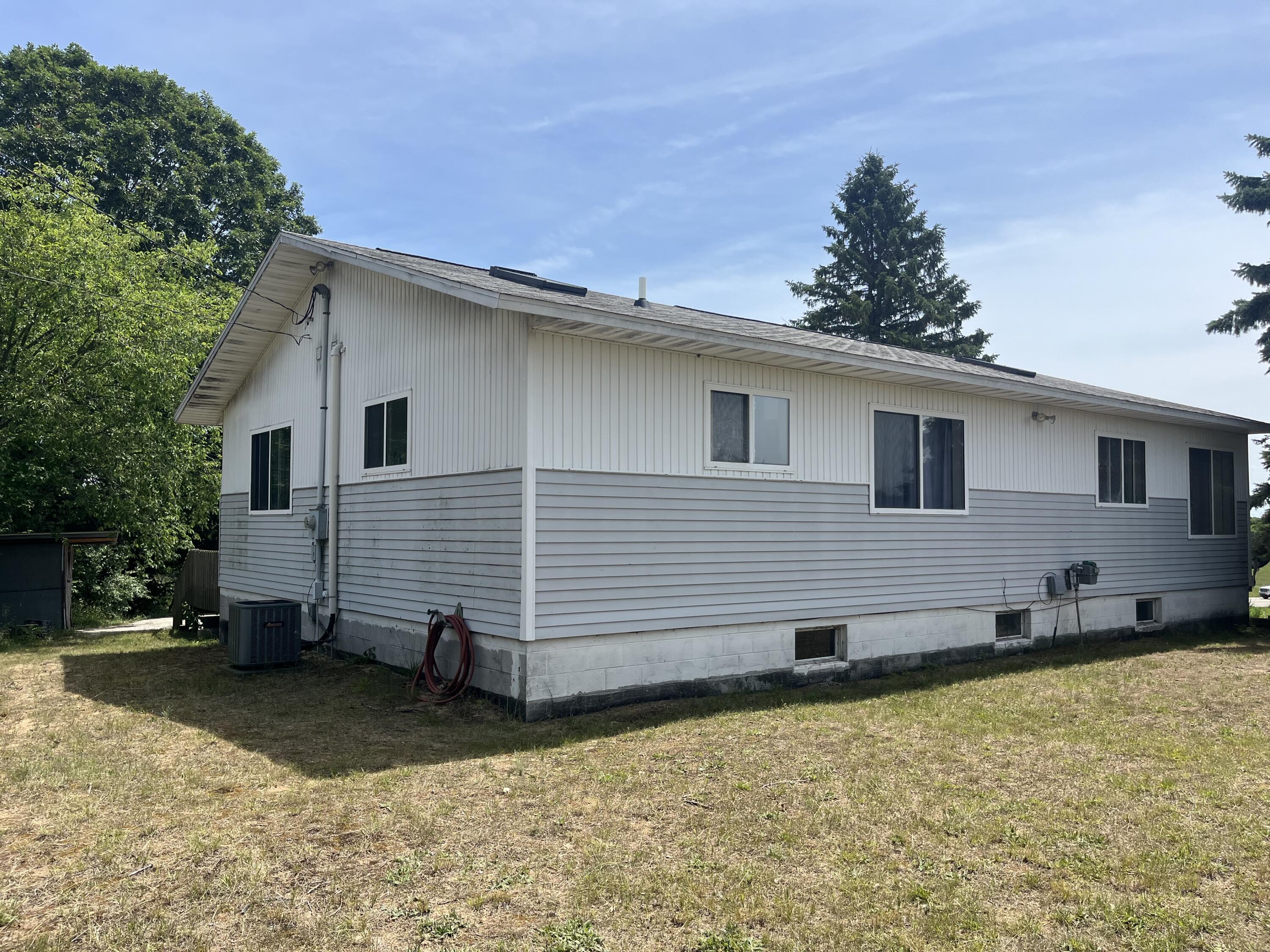 6233 Thorpe Road Manistee, MI 49660 - Photo 1 of 29 IMG_0668