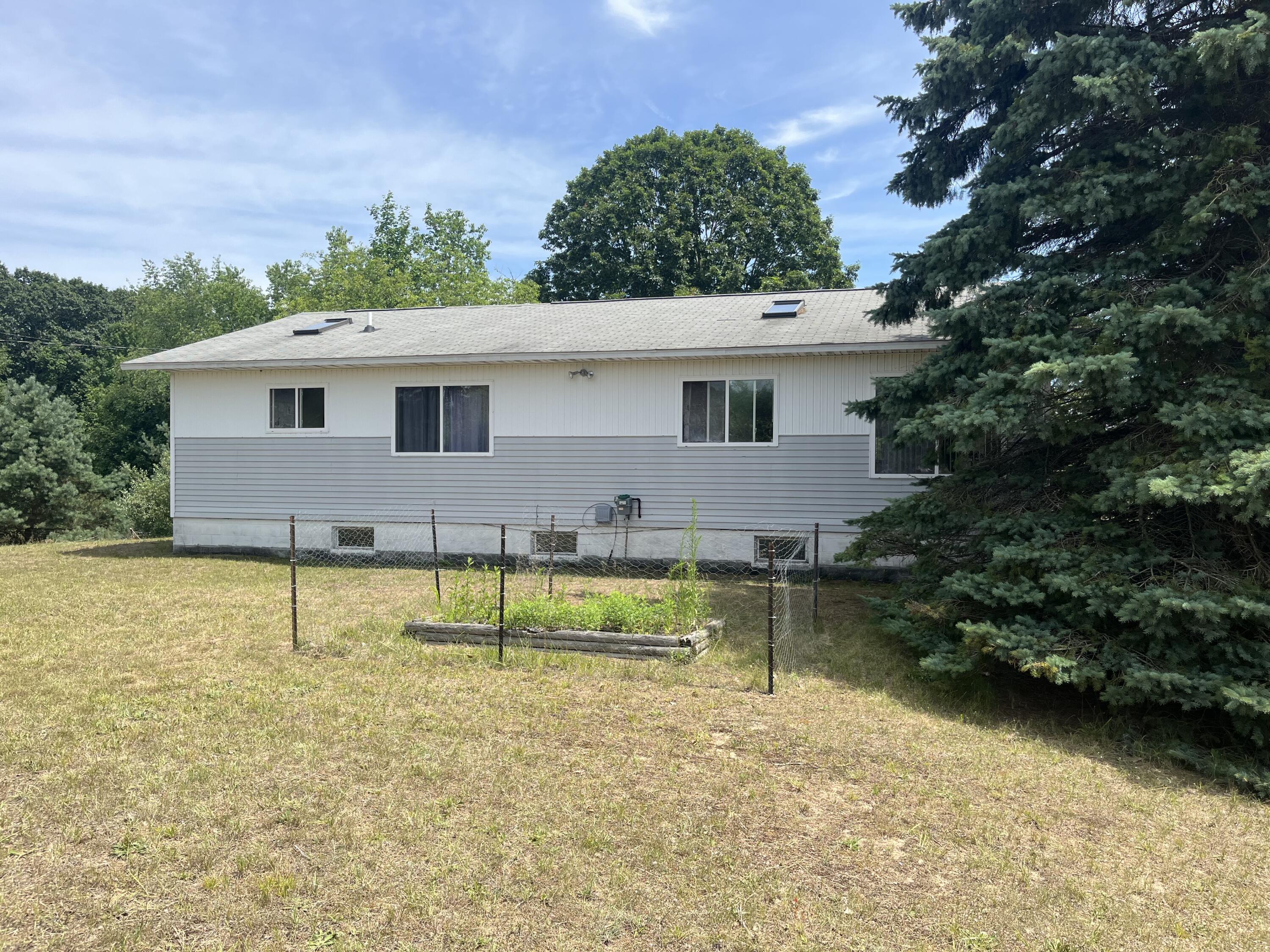 6233 Thorpe Road Manistee, MI 49660 - Photo 2 of 29 IMG_0666