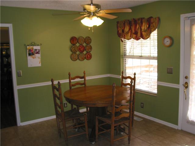 3525 Shakertown Road Antioch, TN 37013 - Photo 6 of 17 View of Breakfast area - large window makes it nice and bright!