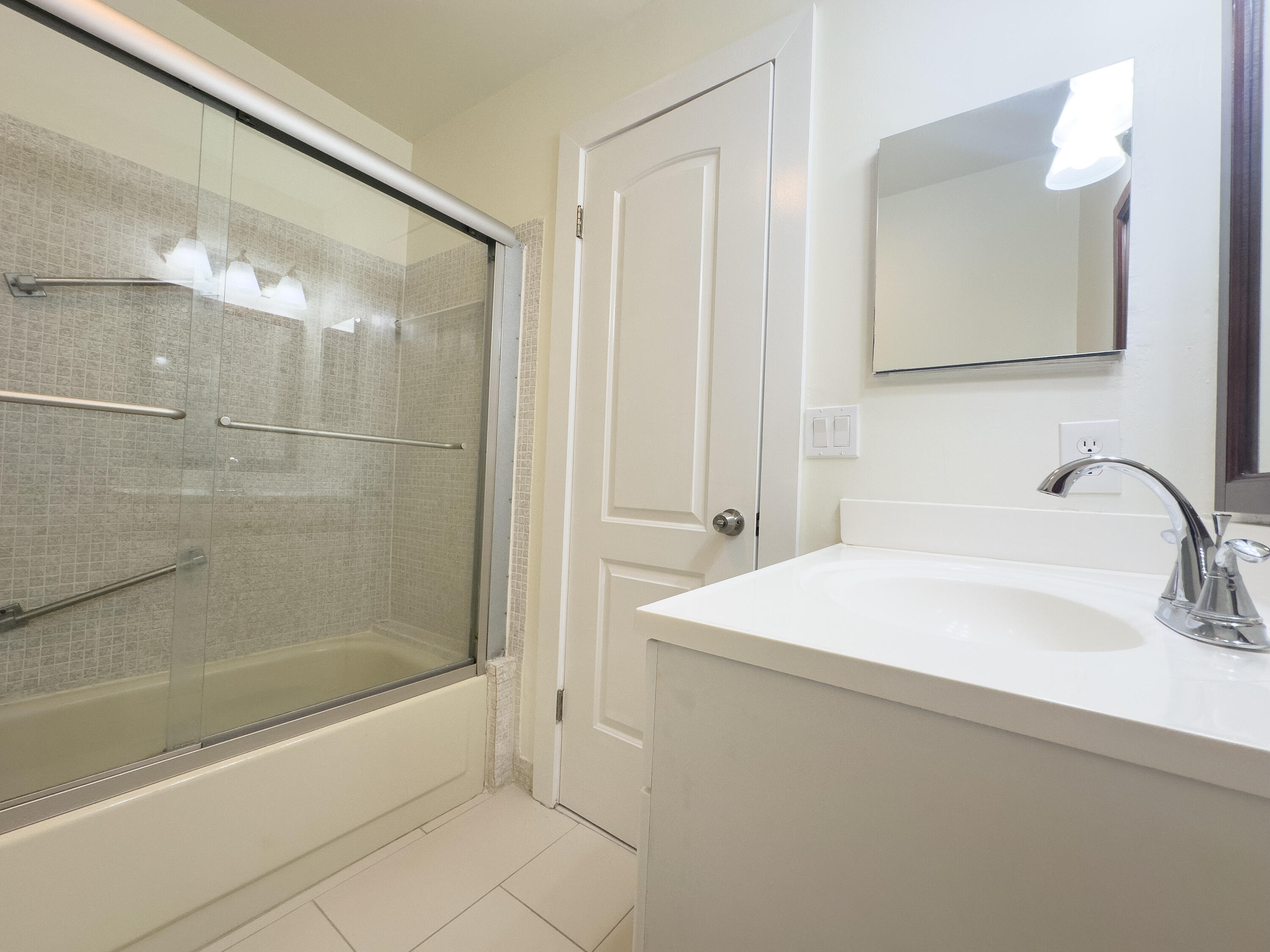 13741 Flora Place, Unit B Delray Beach, FL 33484 - Photo 18 of 34 Primary Bathroom