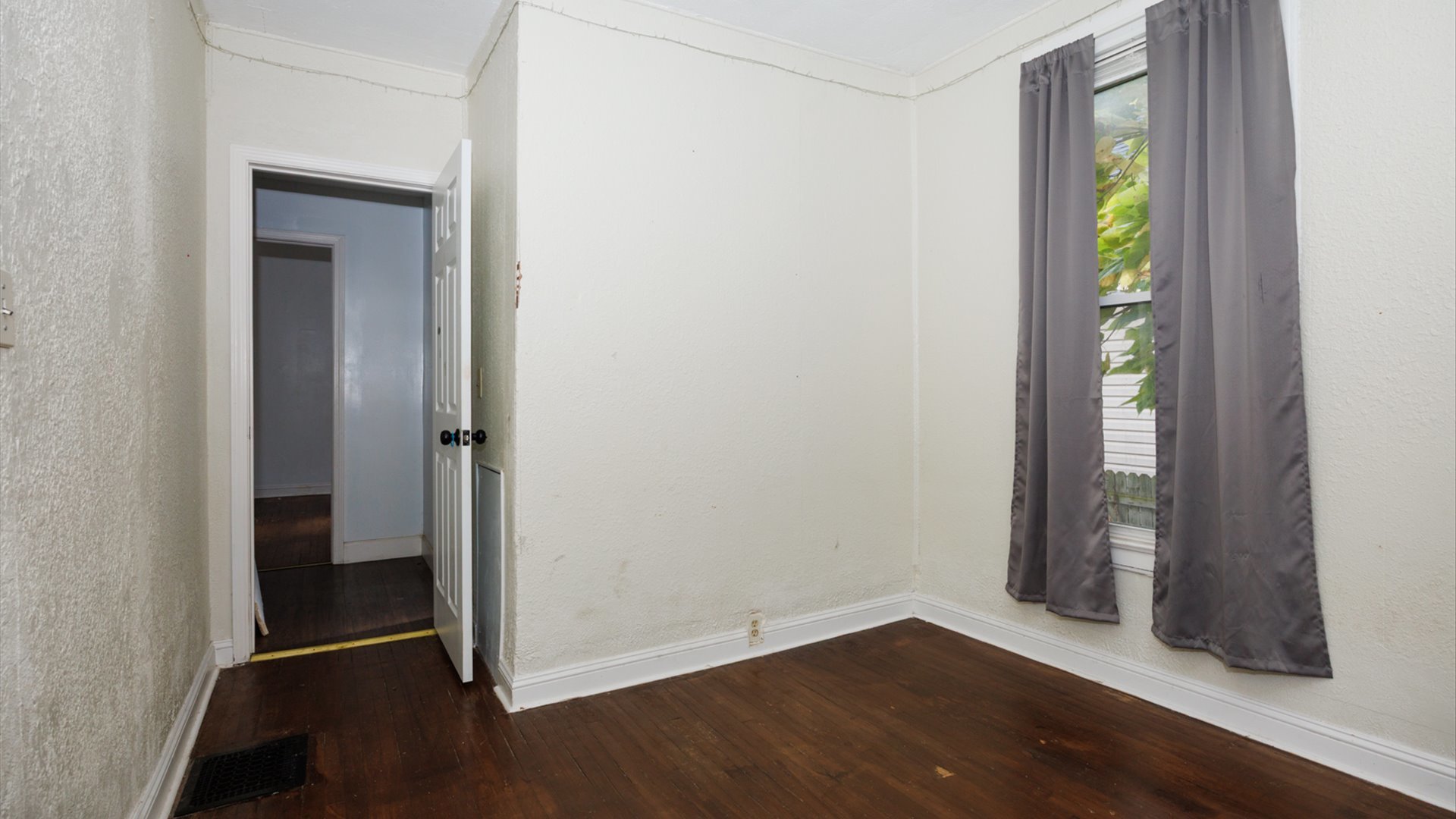 802 South Madison Street Bloomington, IL 61701 - Photo 17 of 33