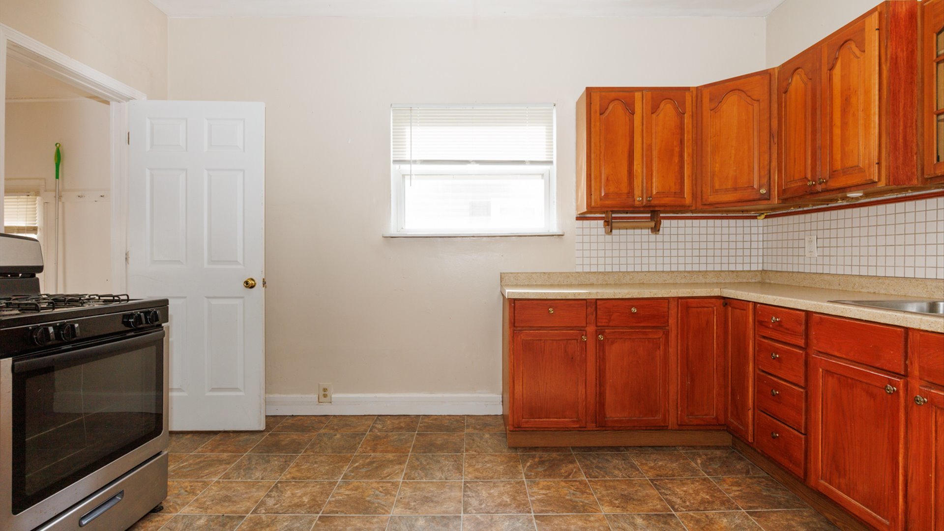 802 South Madison Street Bloomington, IL 61701 - Photo 21 of 33