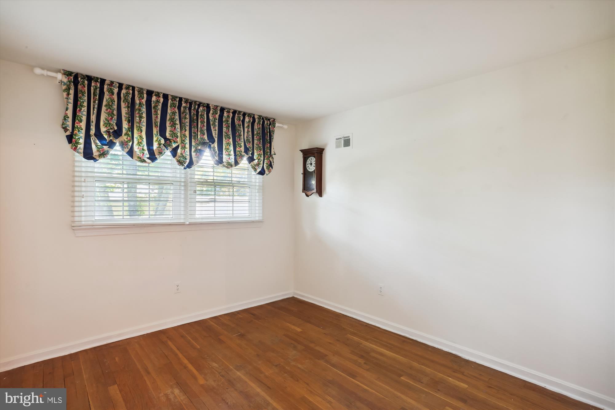 7641 Miller Fall Road Derwood, MD 20855 - Photo 67 of 114 Bedroom