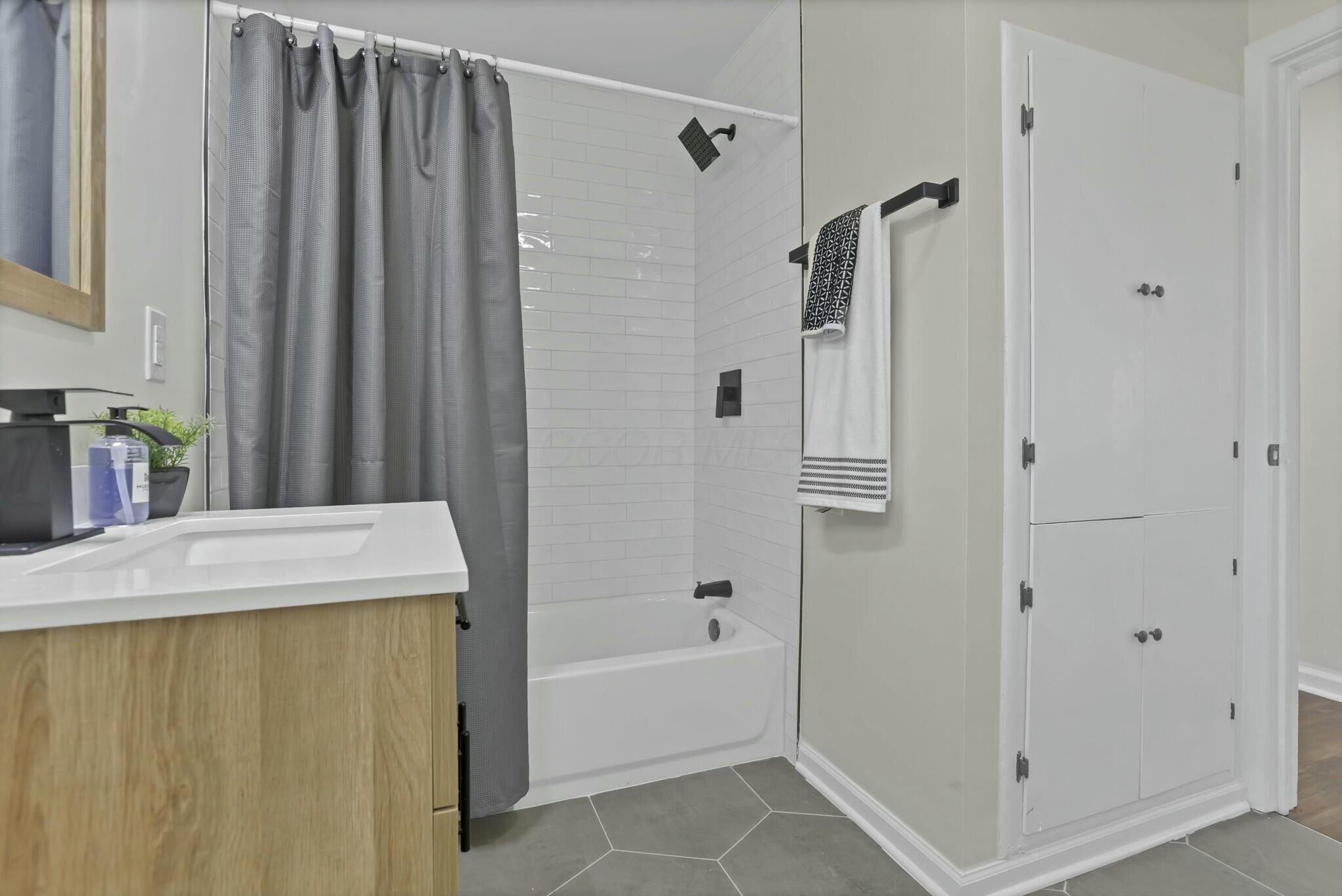 3301 Daglow Road Columbus, OH 43232 - Photo 36 of 60 Fully renovated Hall Bathroom with built ins