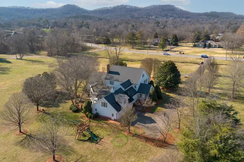 $3,438,000 | 402 Granny White Pike, Brentwood, TN 37027