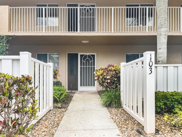 $2,900 | 5952 Regal Glen Drive, Unit 103, Boynton Beach, FL 33437
