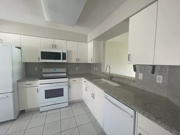 $2,900 | 5952 Regal Glen Drive, Unit 103, Boynton Beach, FL 33437