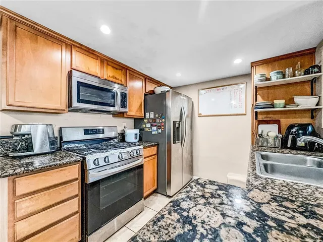 $325,000 | 1315 Massachusetts Avenue, Unit 204, Riverside, CA 92507