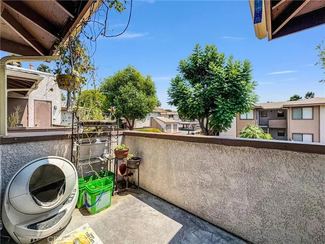 $325,000 | 1315 Massachusetts Avenue, Unit 204, Riverside, CA 92507