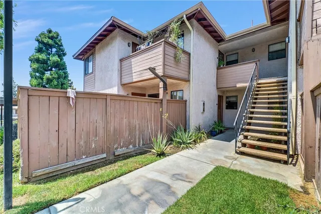 $325,000 | 1315 Massachusetts Avenue, Unit 204, Riverside, CA 92507