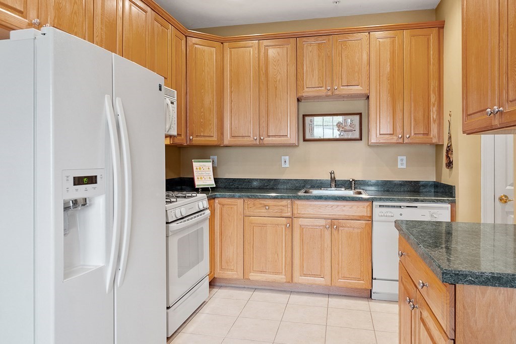 24 Highland Road, Unit 24 Westford, MA 01886 - Photo 7 of 42