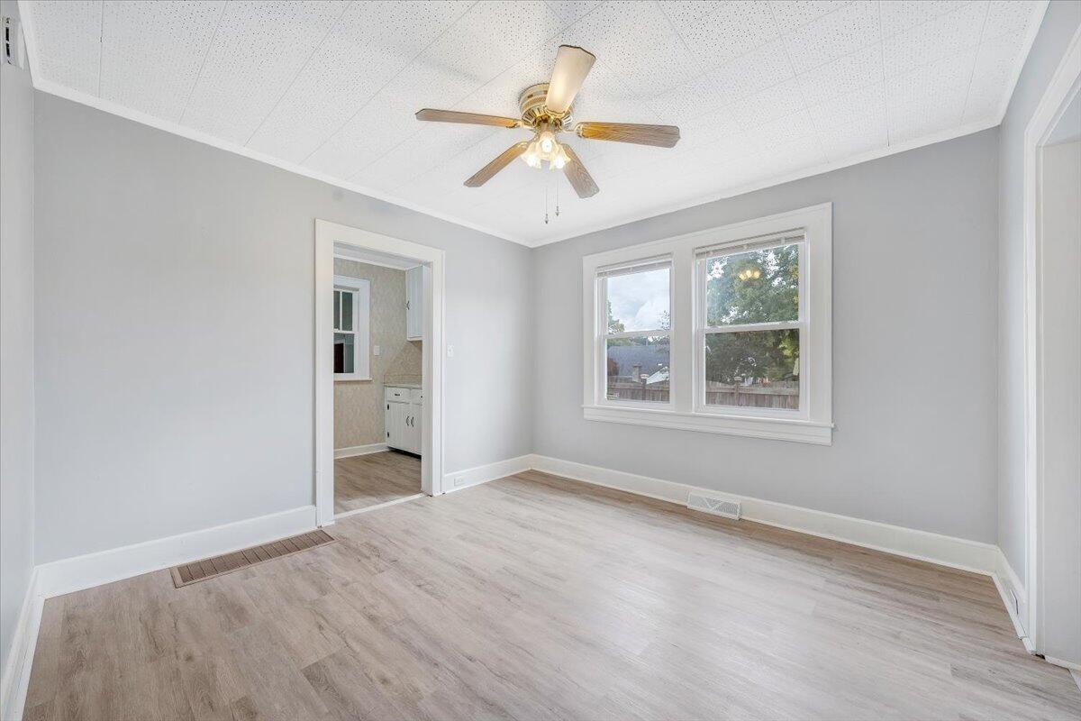 1214 Victory Road Southeast Roanoke, VA 24014 - Photo 8 of 37 Dining Room