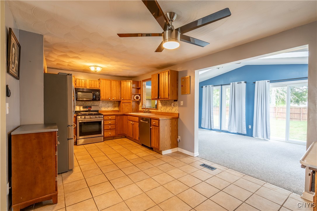 5039 Briarledge Road Syracuse, NY 13212 - Photo 11 of 43