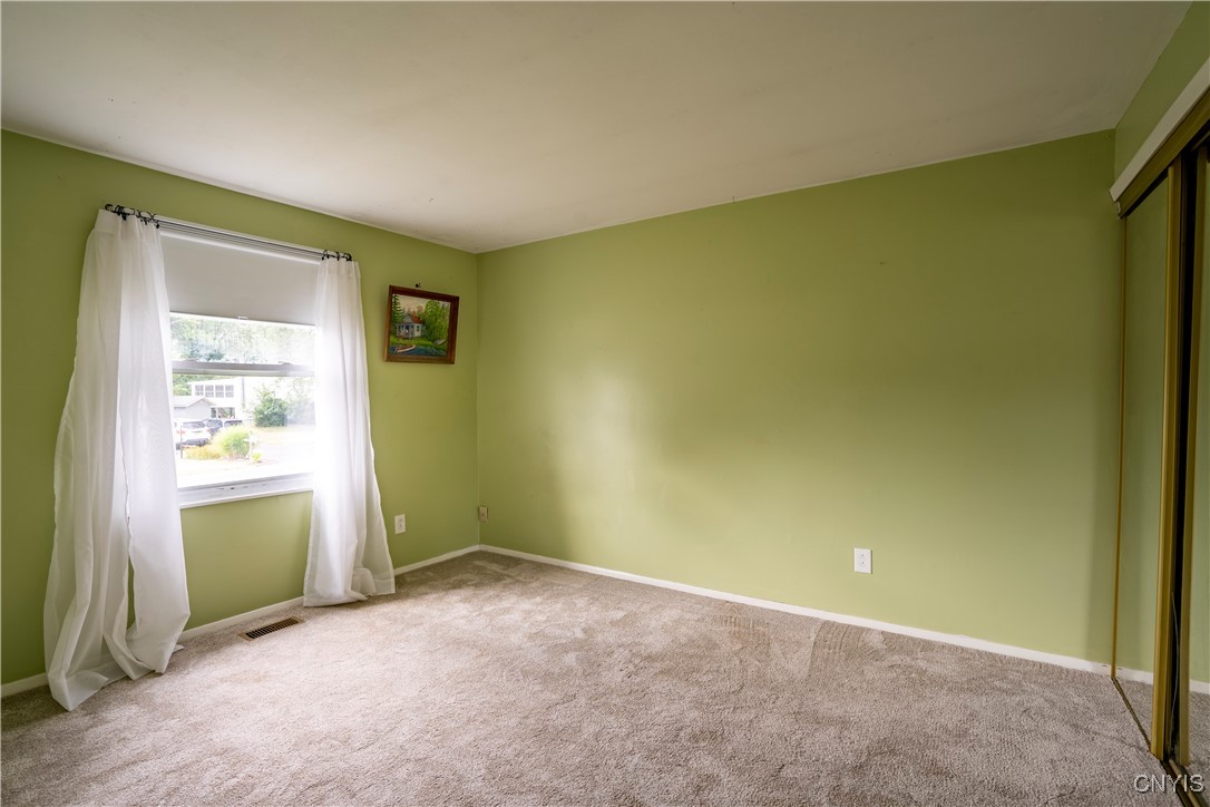 5039 Briarledge Road Syracuse, NY 13212 - Photo 24 of 43