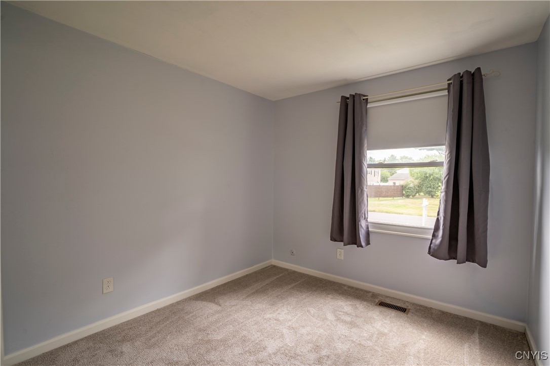 5039 Briarledge Road Syracuse, NY 13212 - Photo 28 of 43