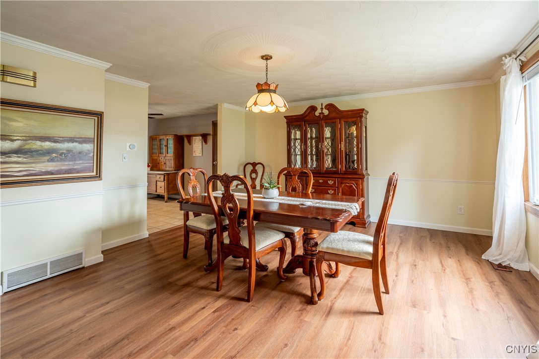 5039 Briarledge Road Syracuse, NY 13212 - Photo 3 of 43