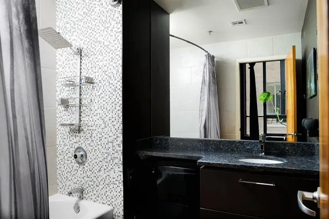 $2,475 | 710 Colorado Street, Unit 4A, Austin, TX 78701