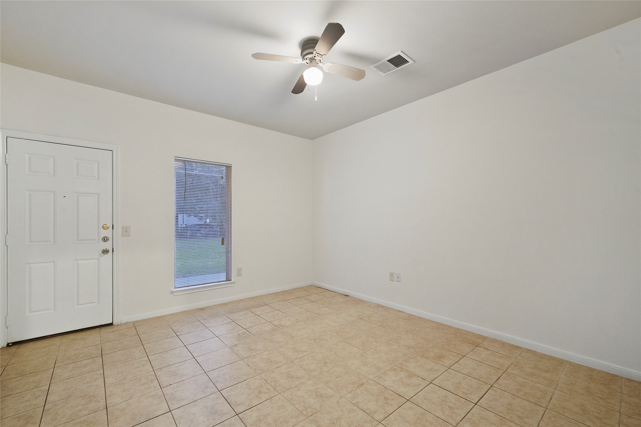 5502 Finch Street, Unit B Houston, TX 77028 - Photo 24 of 37 wooden floor in an empty room
