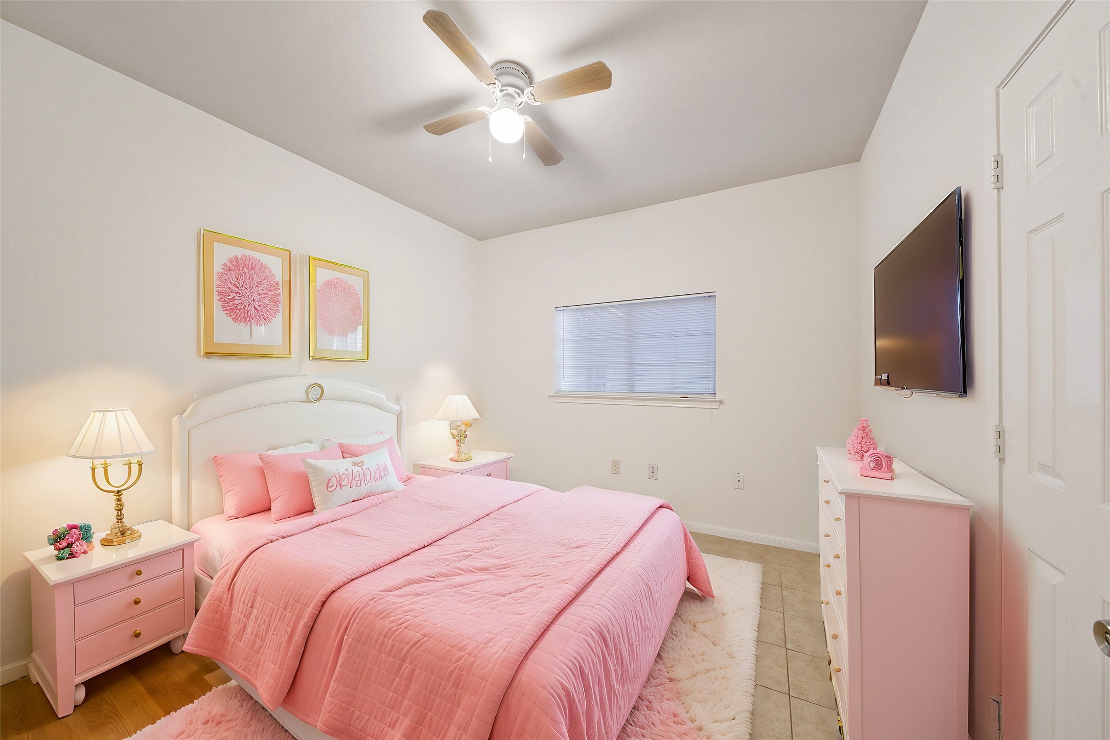 5502 Finch Street, Unit B Houston, TX 77028 - Photo 27 of 37 a bedroom with a bed and a chandelier