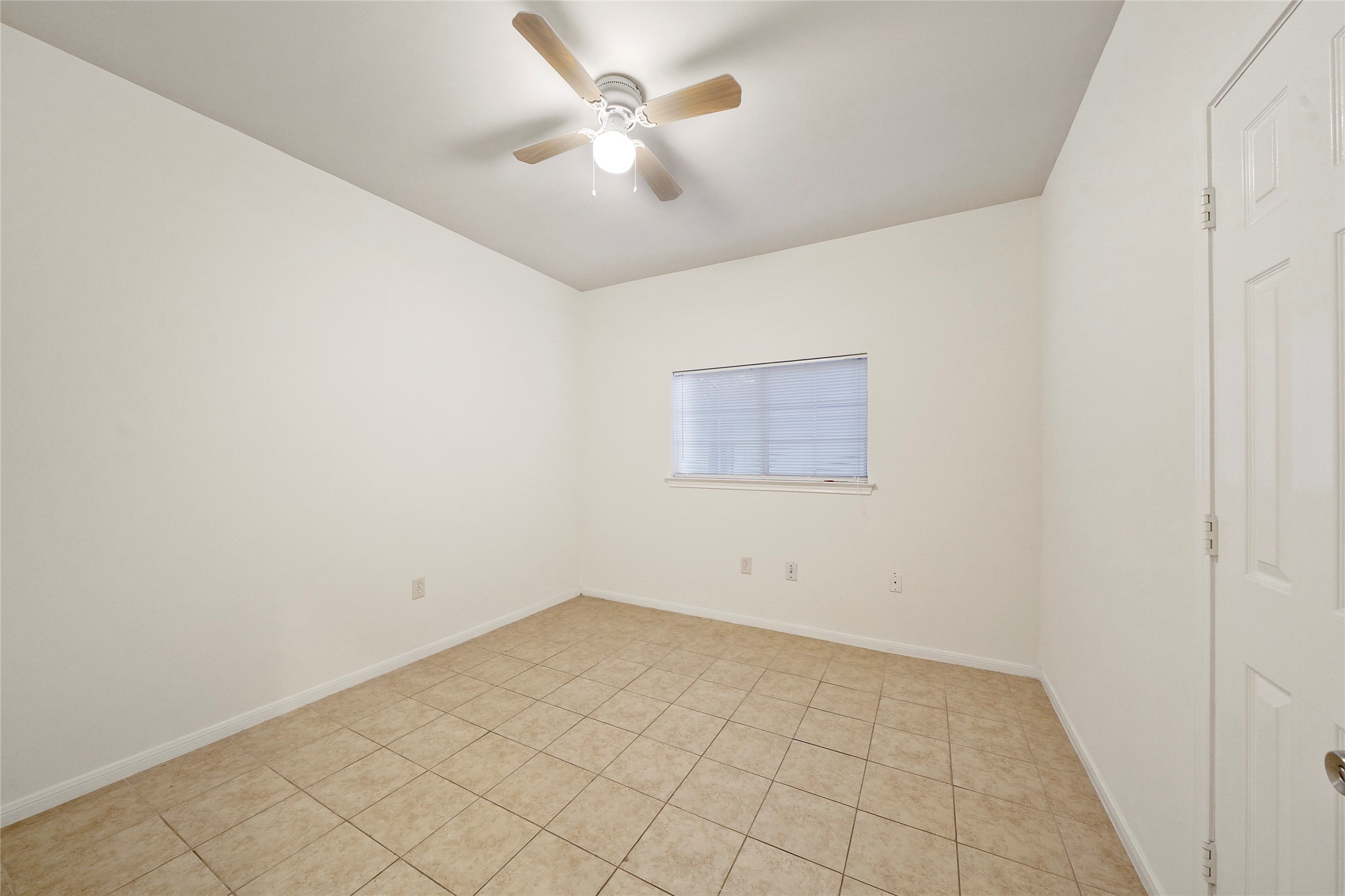 5502 Finch Street, Unit B Houston, TX 77028 - Photo 28 of 37 an empty room with a ceiling fan and a window