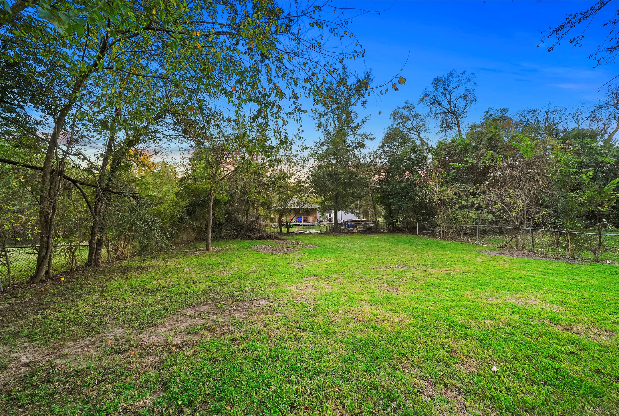 5502 Finch Street, Unit B Houston, TX 77028 - Photo 34 of 37 a view of a park with large trees