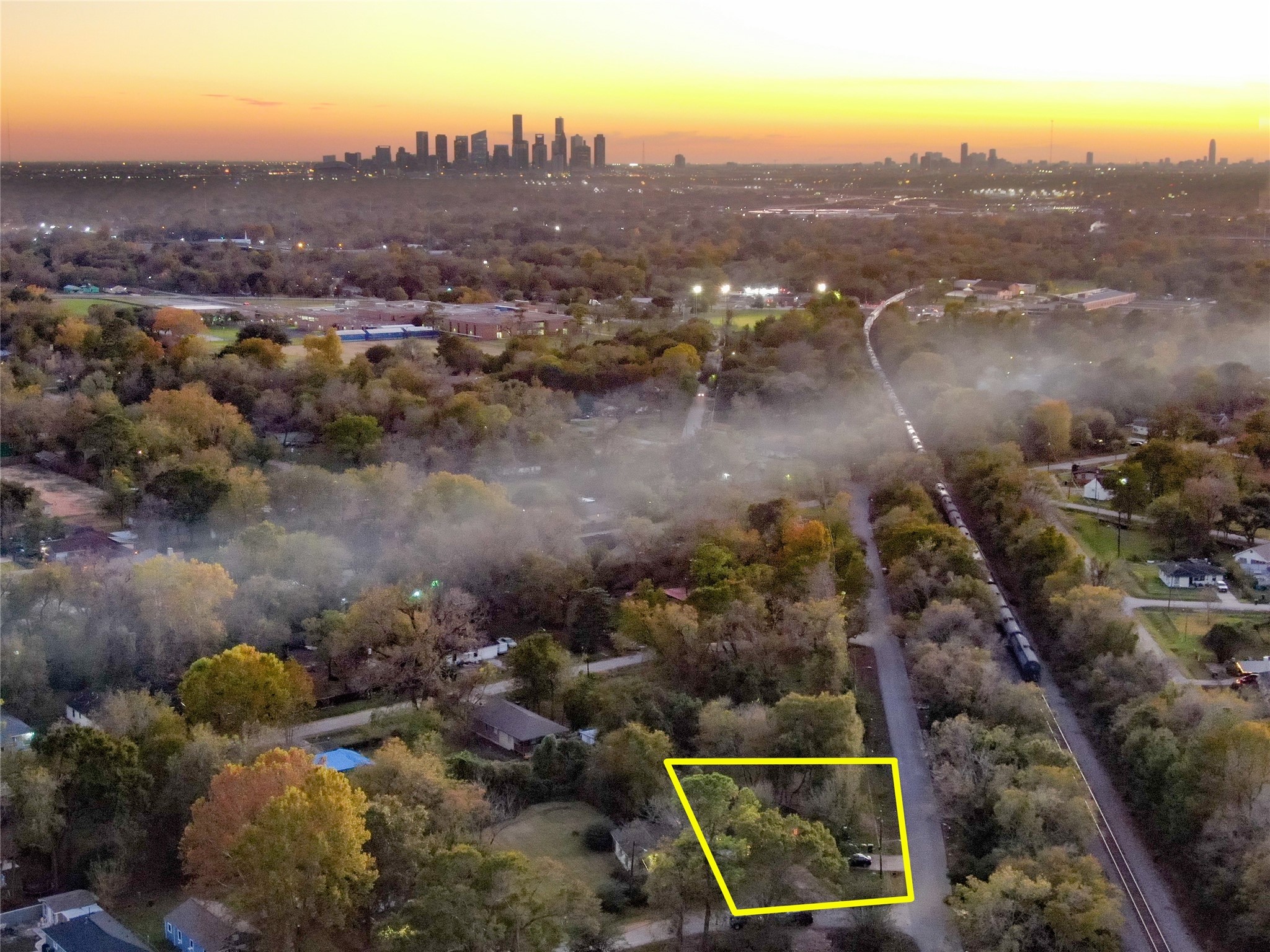 5502 Finch Street, Unit B Houston, TX 77028 - Photo 36 of 37 an aerial view of multiple house