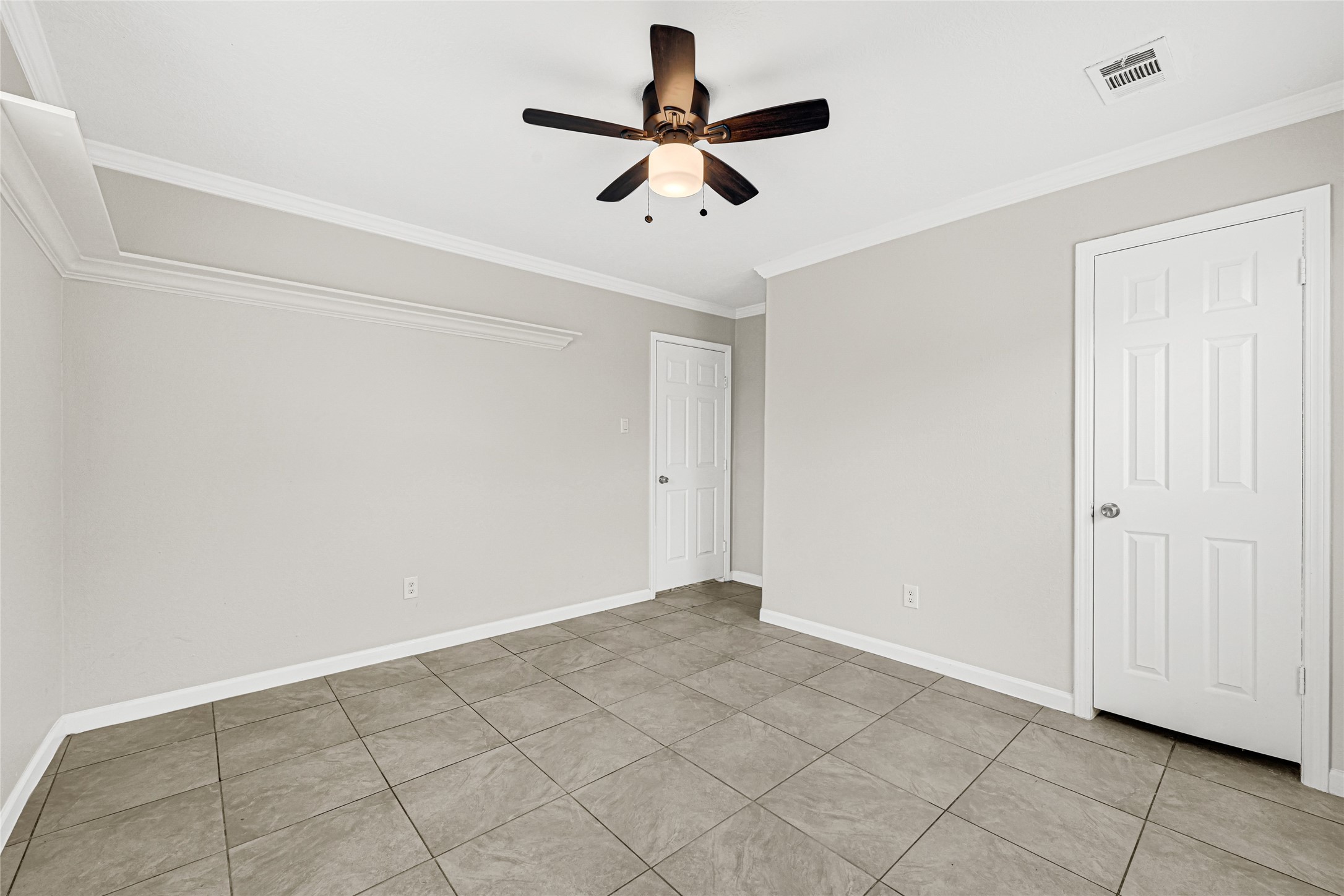 2207 Raymond Street Pasadena, TX 77506 - Photo 11 of 21 a view of an empty room