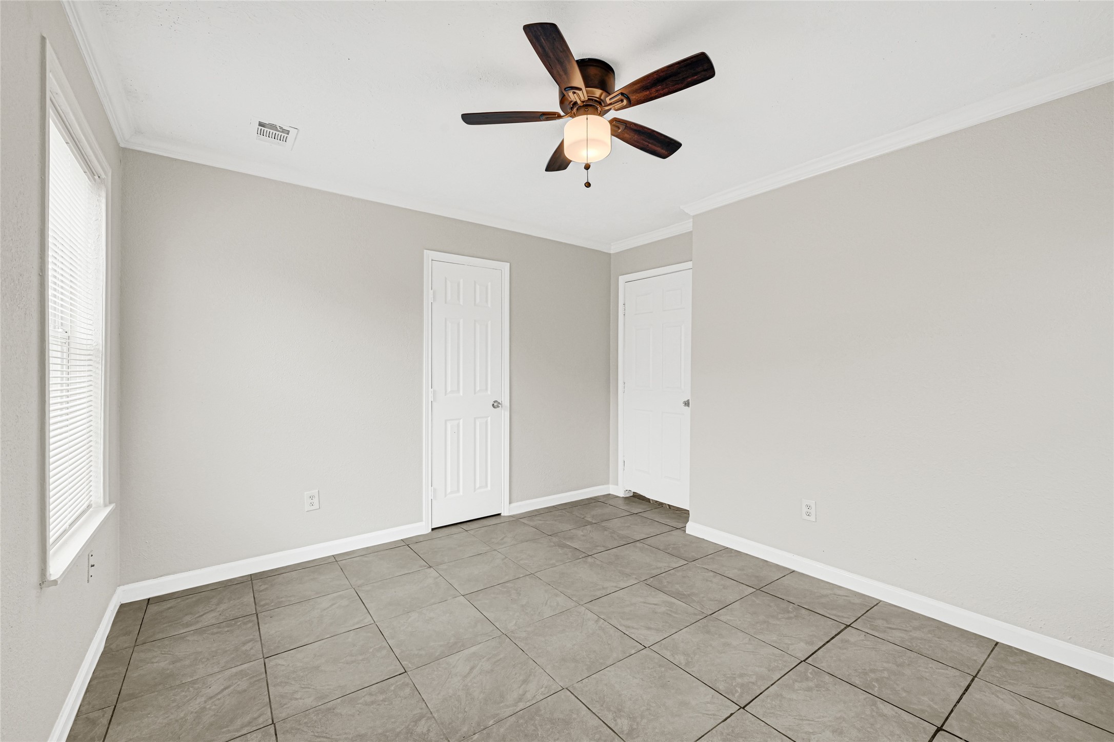 2207 Raymond Street Pasadena, TX 77506 - Photo 13 of 21 a view of an empty room