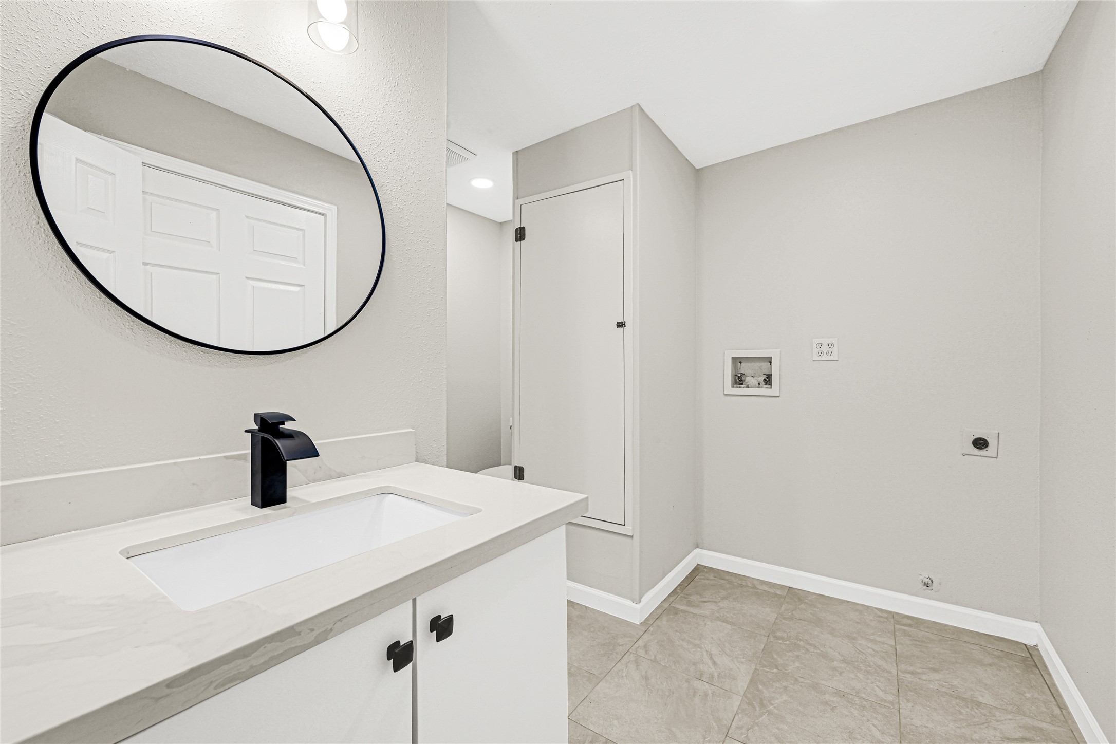 2207 Raymond Street Pasadena, TX 77506 - Photo 17 of 21 a bathroom with a sink a mirror and vanity