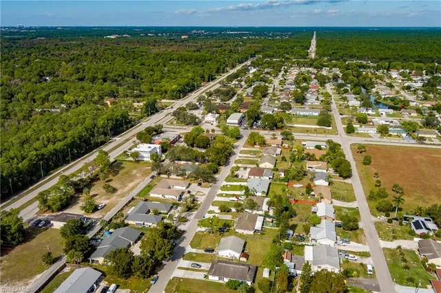 a picture of city view with ocean