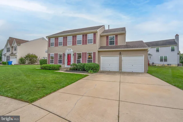 a front view of house with yard