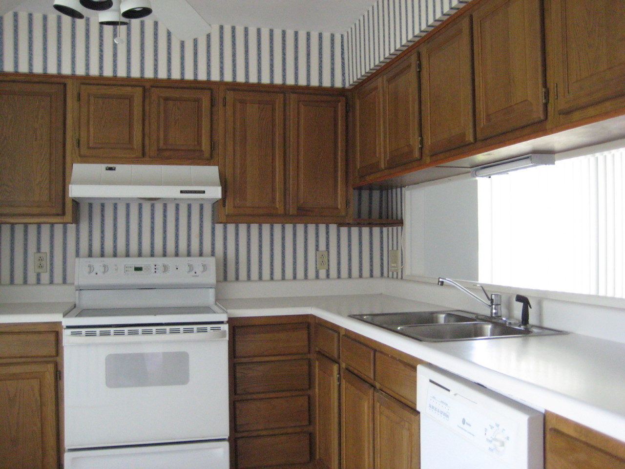 2441 South Clearing Road Salem, VA 24153 - Photo 5 of 13 Kitchen1