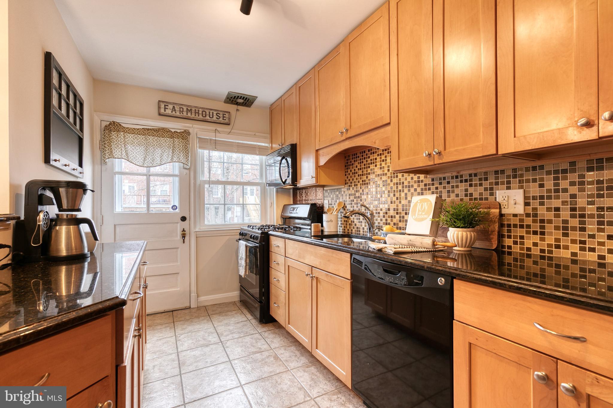 418 Lambeth Road Catonsville, MD 21228 - Photo 13 of 35