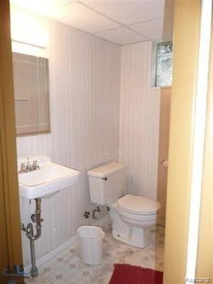 138 Glendale Avenue Rochester, MI 48307 - Photo 4 of 16 basement bath.jpg