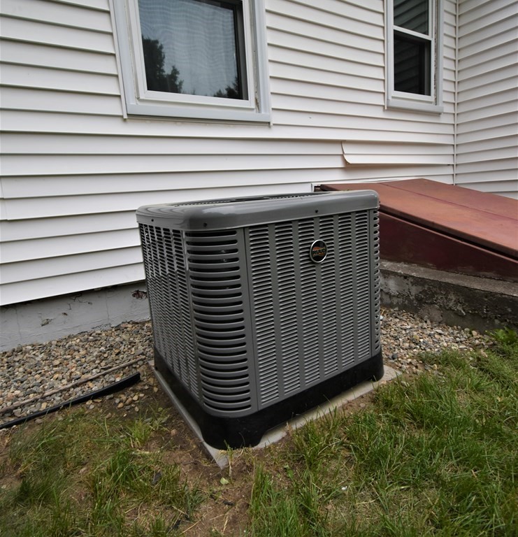 21 Radner Street Springfield, MA 01129 - Photo 11 of 32 Gallery Image 11