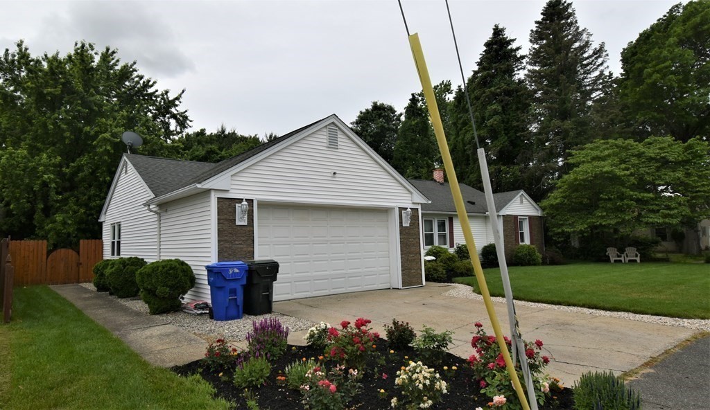 21 Radner Street Springfield, MA 01129 - Photo 2 of 32 Gallery Image 2