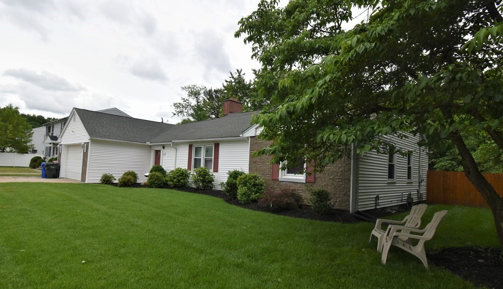 21 Radner Street Springfield, MA 01129 - Photo 3 of 32 Gallery Image 3
