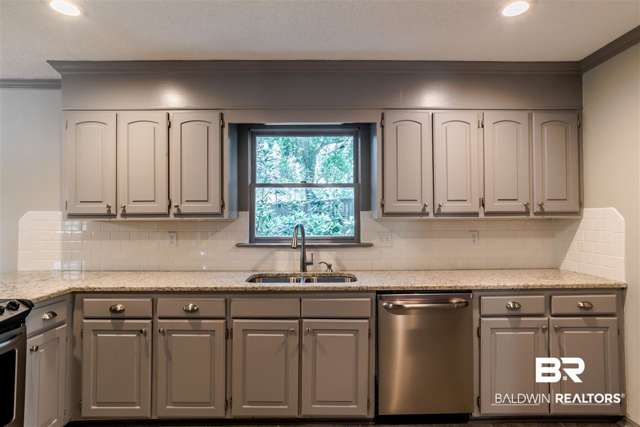 2881 Squire Lane Mobile, AL 36695 - Photo 11 of 38