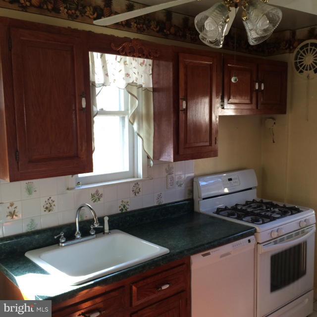 3305 Willoughby Road Baltimore, MD 21234 - Photo 6 of 7 Kitchen