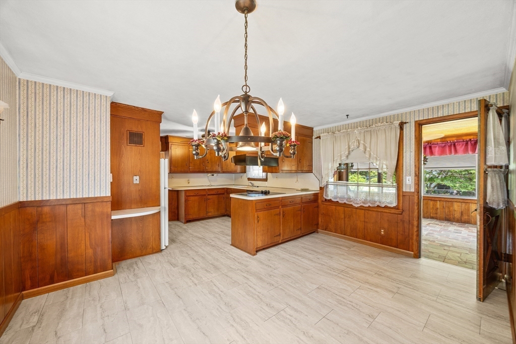 1855 Parker Street Springfield, MA 01128 - Photo 5 of 20
