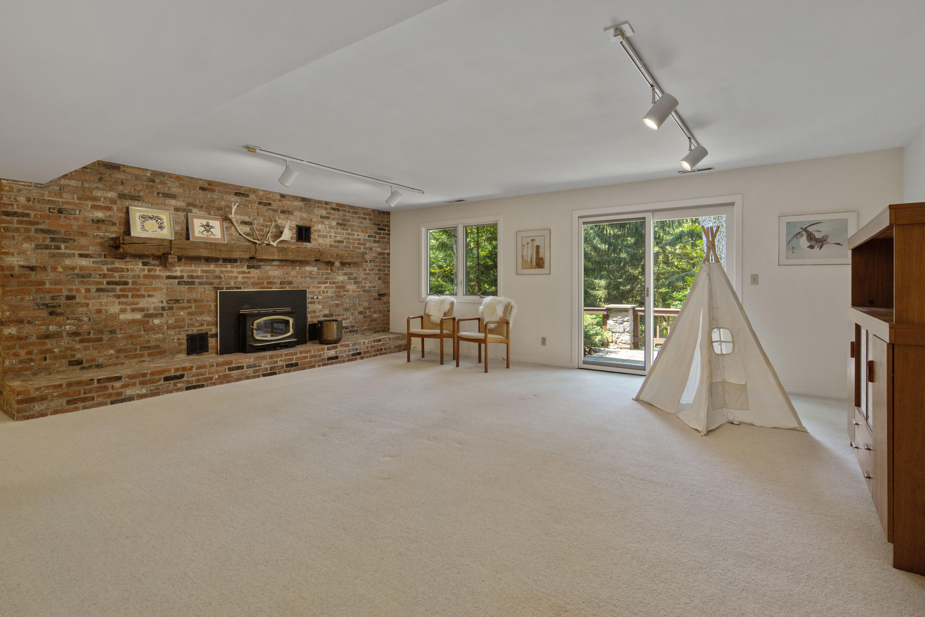 191 Parish Road New Canaan, CT 06840 - Photo 18 of 27 191 Parish Rd, New Canaan, CT 06840-35