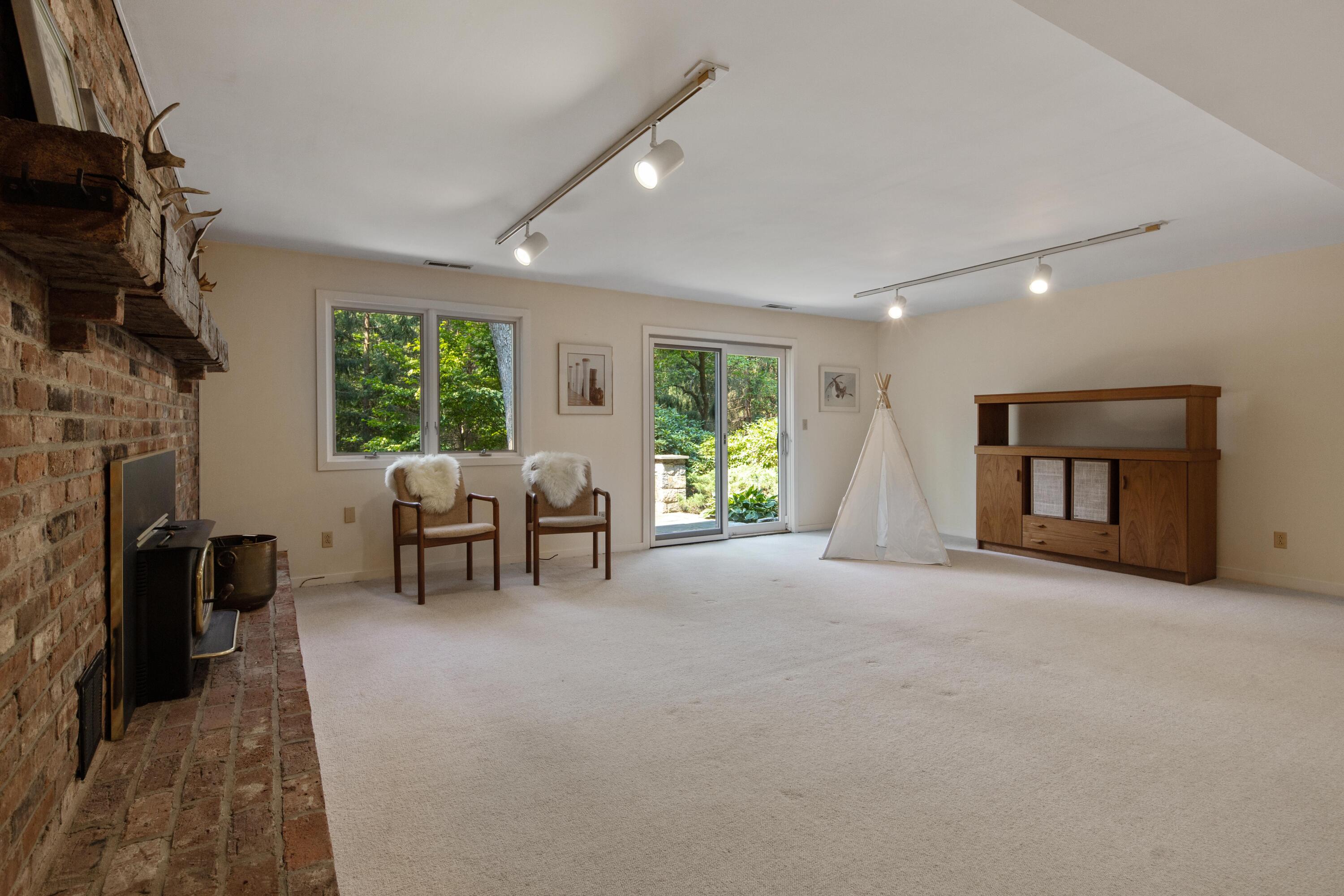 191 Parish Road New Canaan, CT 06840 - Photo 19 of 27 191 Parish Rd, New Canaan, CT 06840-36