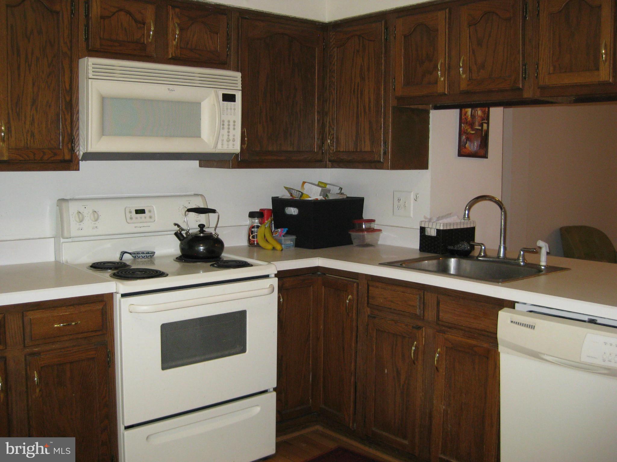 1941 Belmont Ridge Court Reston, VA 20191 - Photo 6 of 26 Kitchen