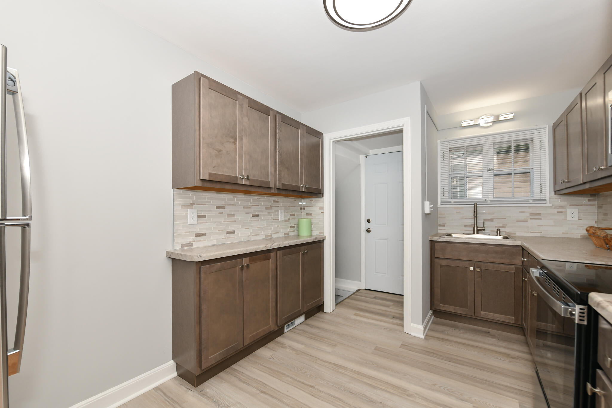 1725 South 88th Street Milwaukee, WI 53214 - Photo 12 of 35 Kitchen