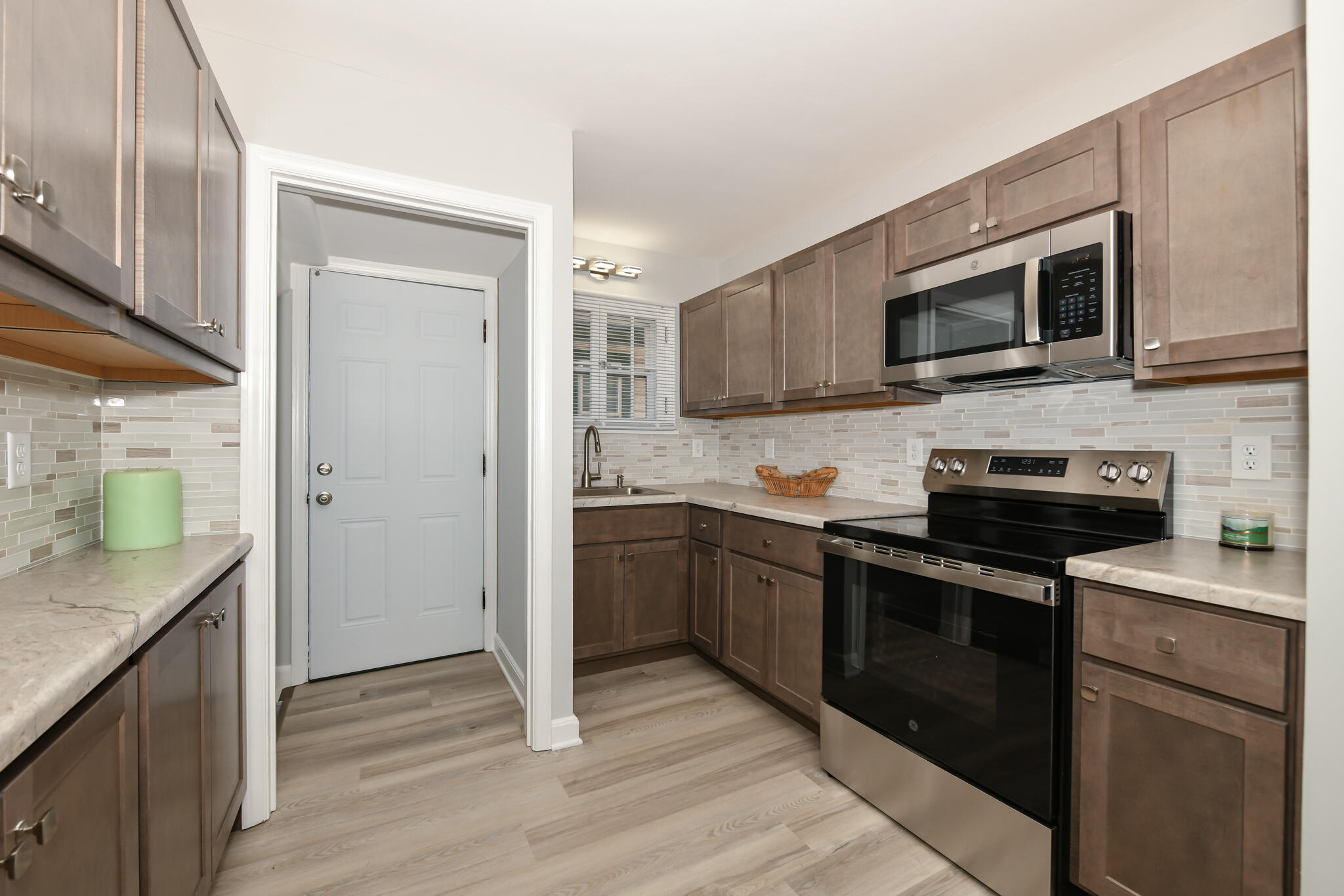 1725 South 88th Street Milwaukee, WI 53214 - Photo 13 of 35 Kitchen