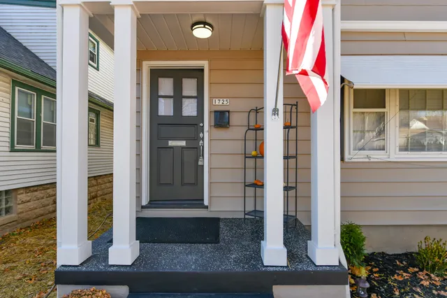 $259,900 | 1725 South 88th Street, Milwaukee, WI 53214