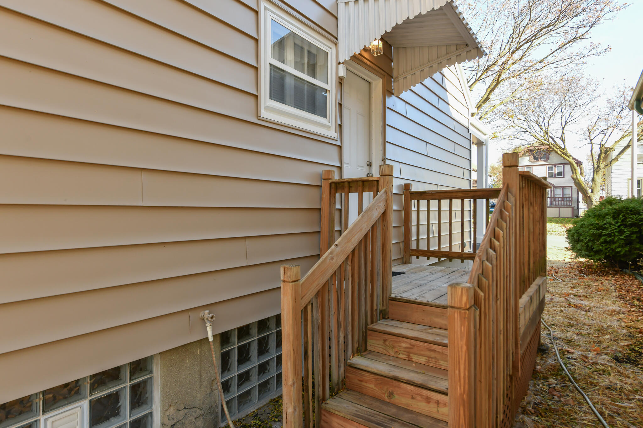 1725 South 88th Street Milwaukee, WI 53214 - Photo 26 of 35 Side deck