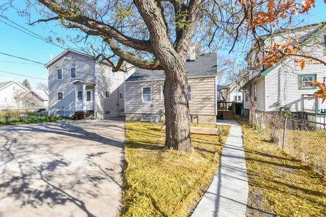 $259,900 | 1725 South 88th Street, Milwaukee, WI 53214