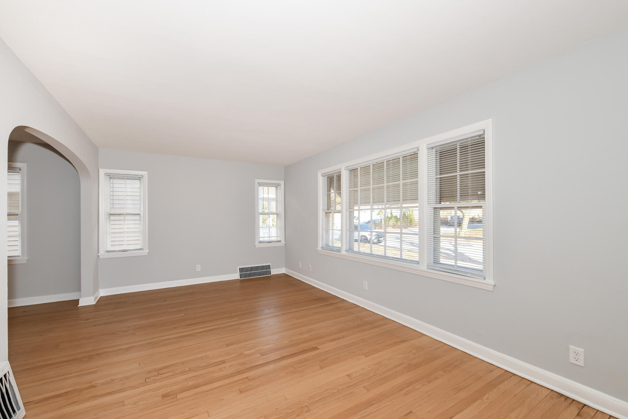 1725 South 88th Street Milwaukee, WI 53214 - Photo 5 of 35 Living room